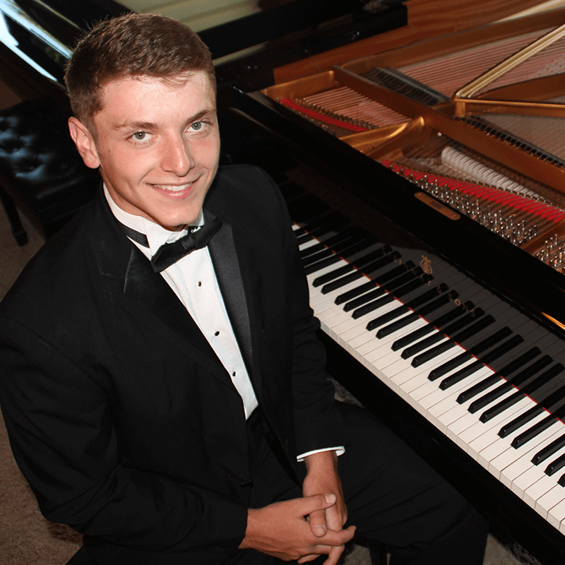 Tanner Jorden in Concert